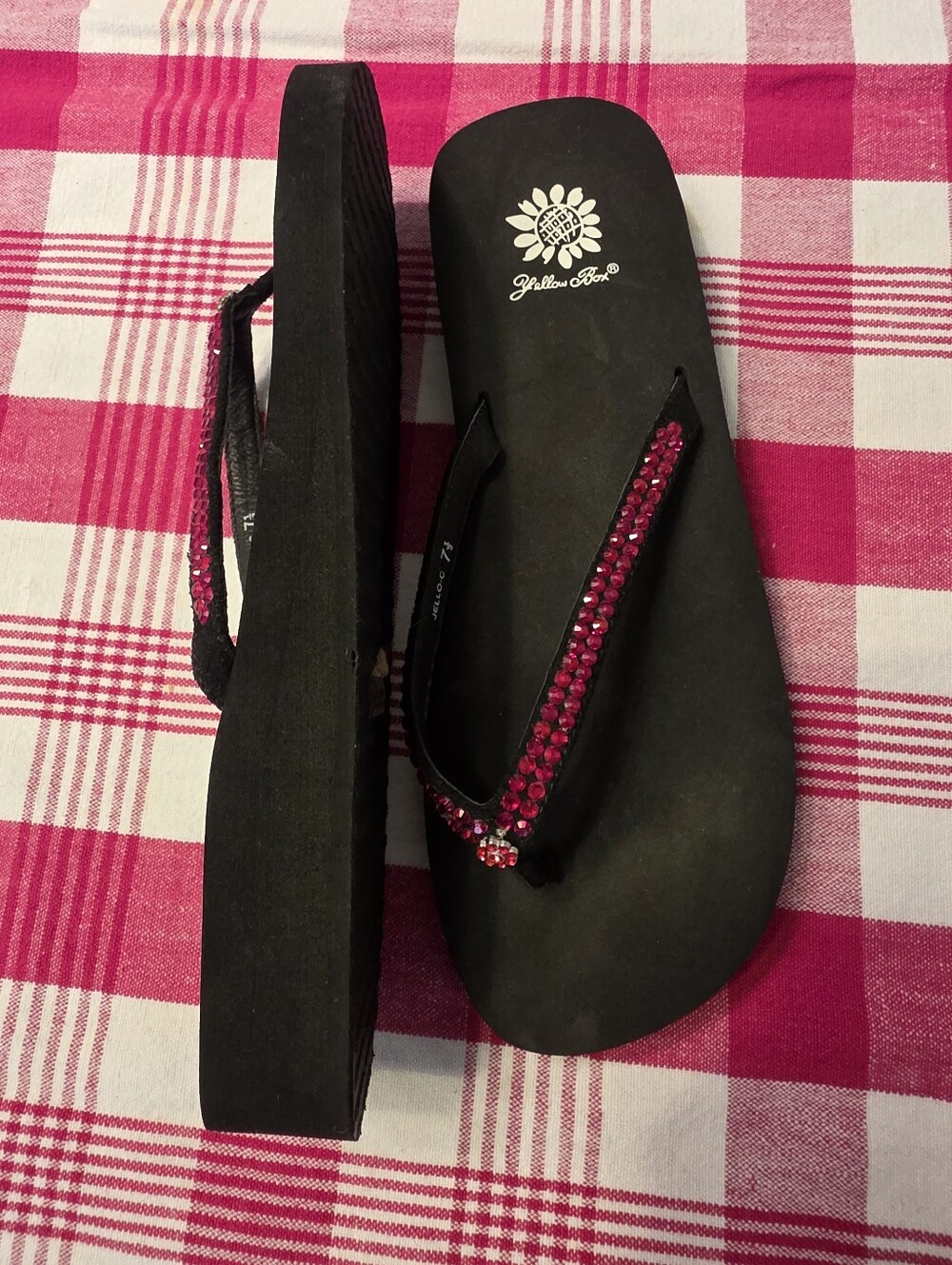 Yellow Box flip flops size 7 1/2 Red Rhinestone - Picture 2 of 6